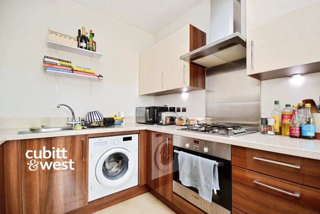 Property photo 3 of 13 Kitchen