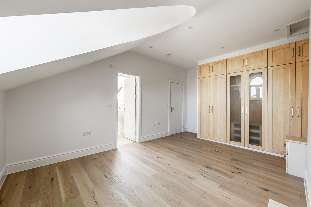 Property photo 1 of 4 (Main)