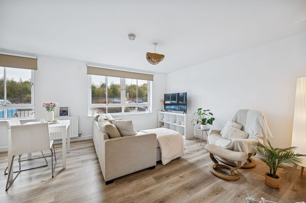 Property photo 3 of 23