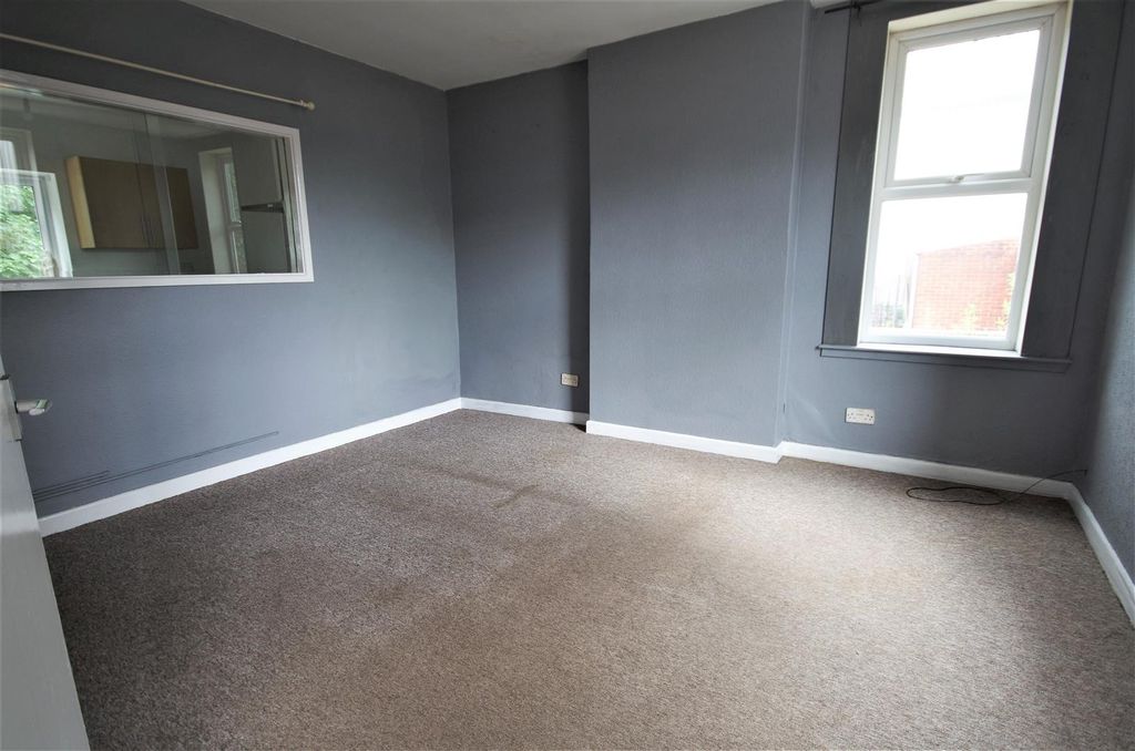 Property photo 3 of 12 Dining Room