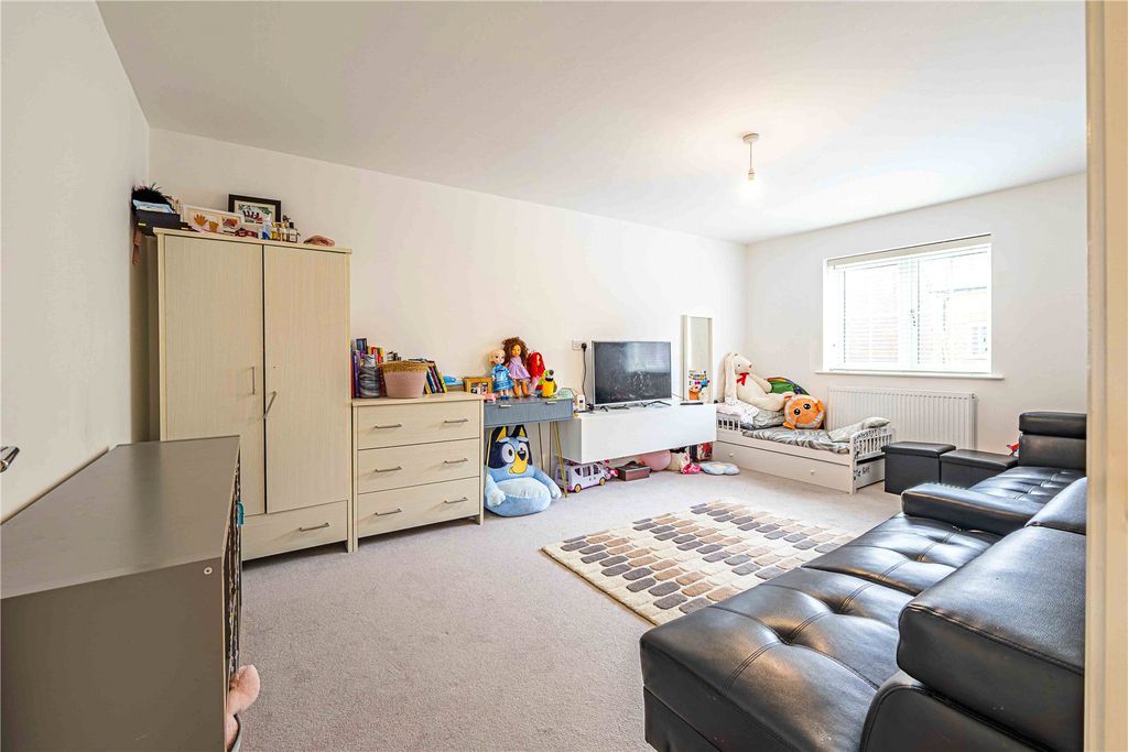 Property photo 2 of 23 Picture No. 16