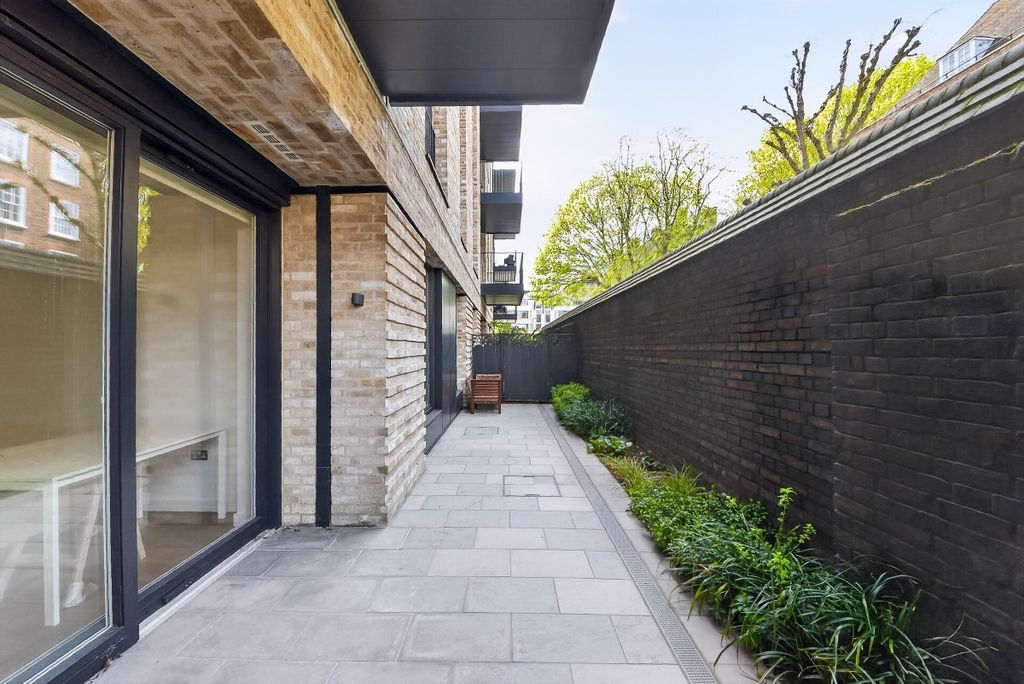 Property photo 3 of 11 Fisherton Street