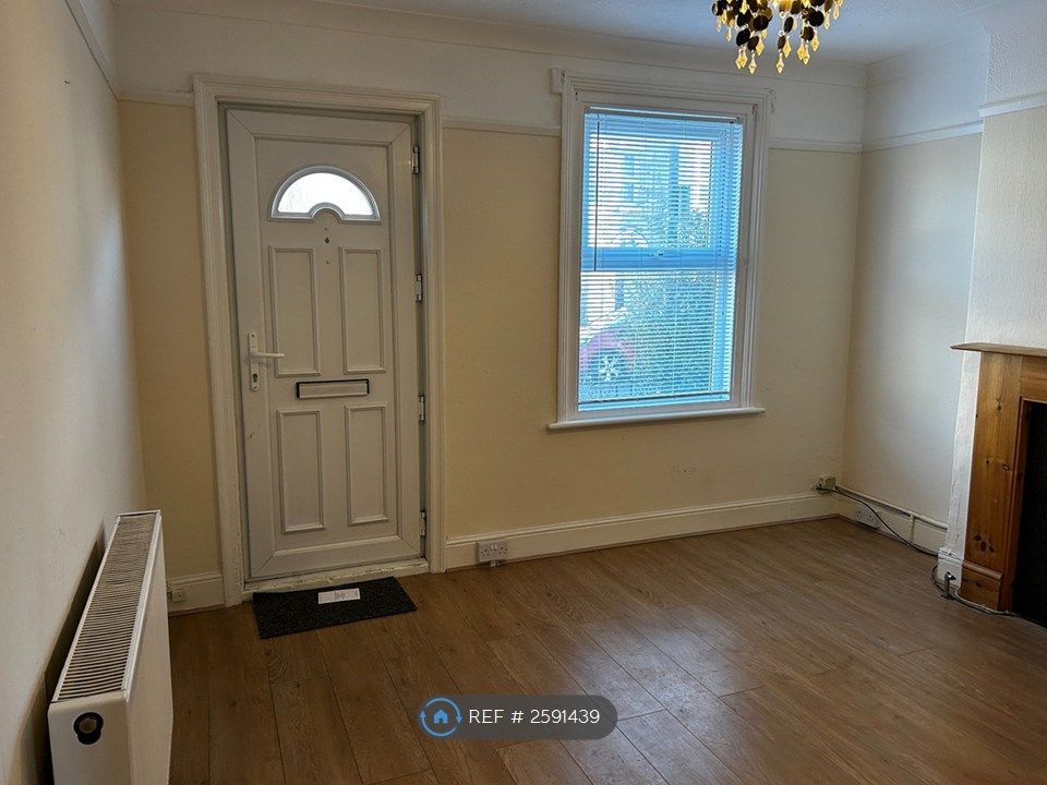 Property photo 2 of 22 Front Lounge