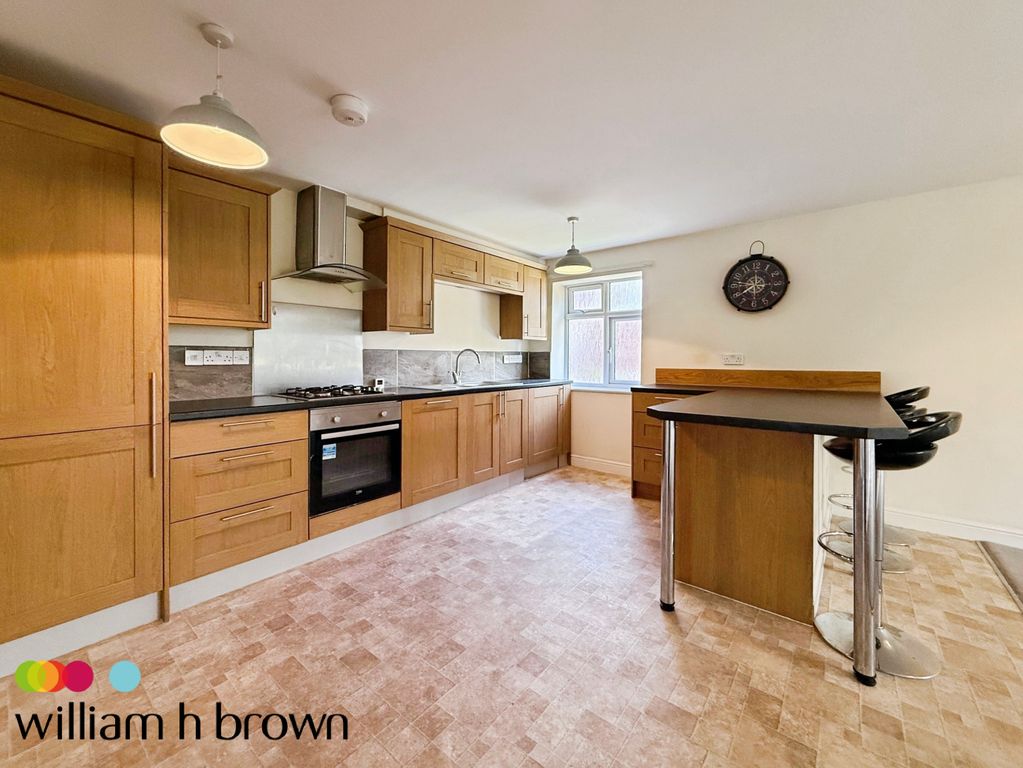 Property photo 3 of 8 Kitchen