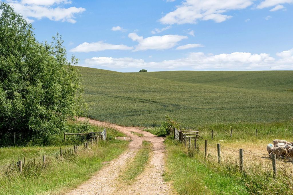 Property photo 2 of 10 Land