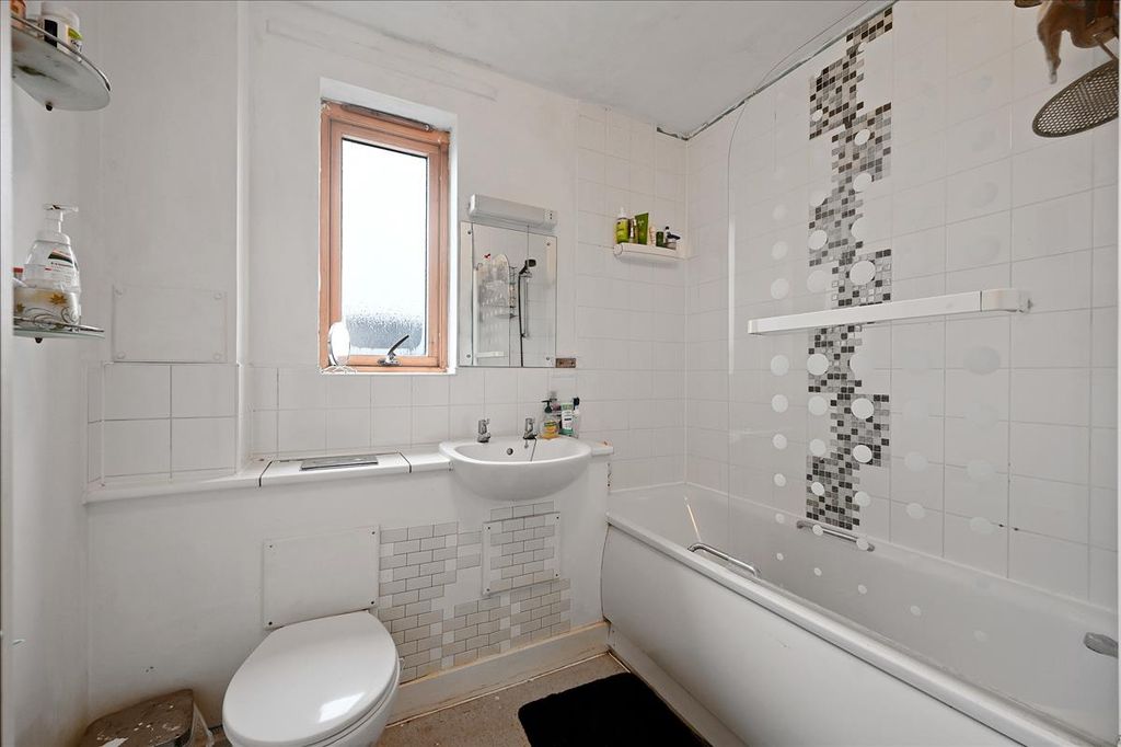 Property photo 3 of 5