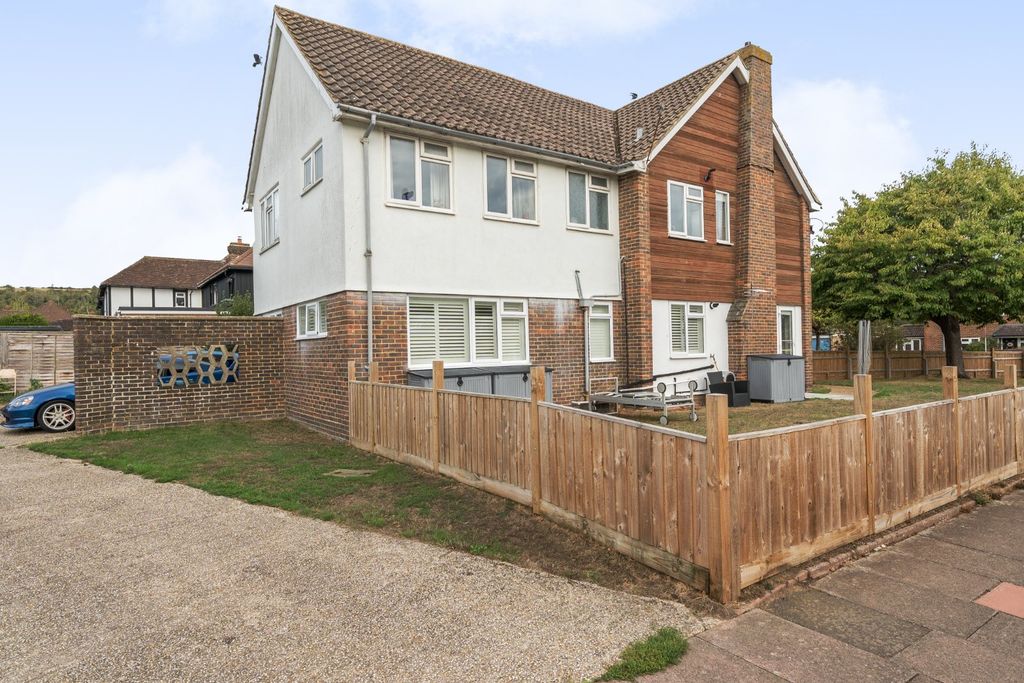 Property photo 1 of 11 Picture No. 27