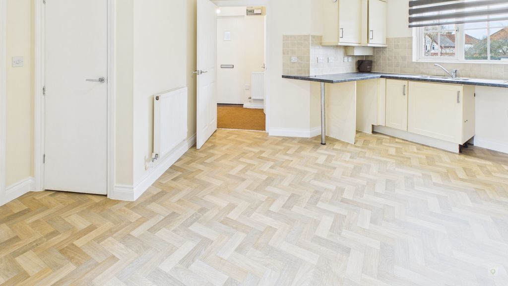 Property photo 3 of 14 Photo 6