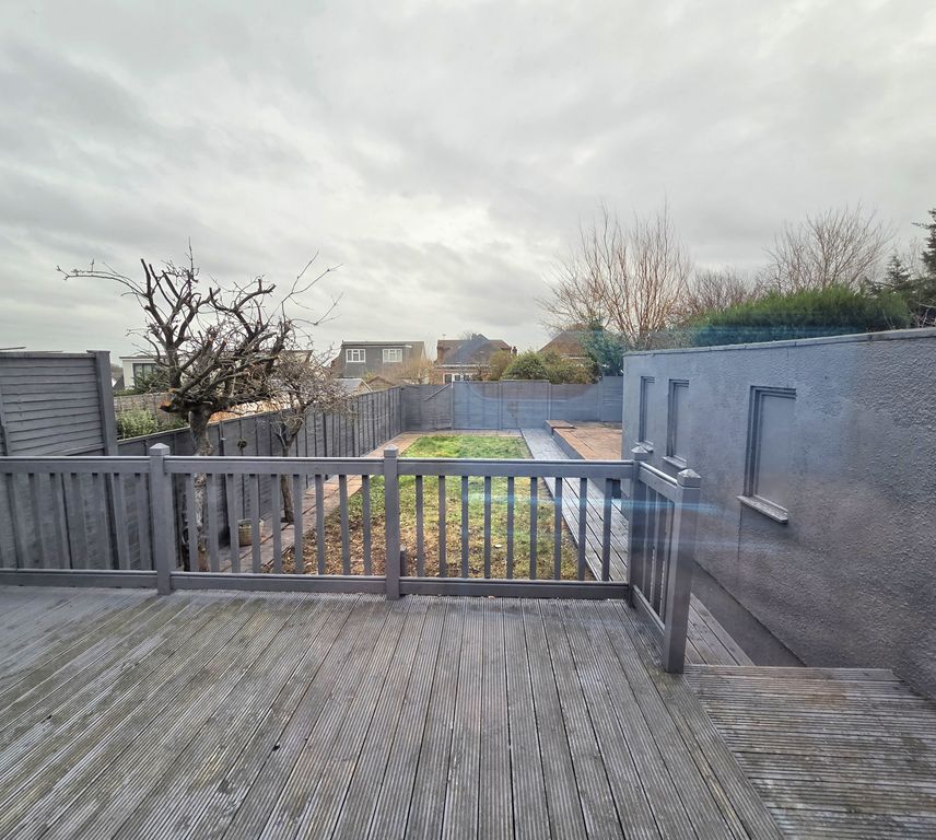 Property photo 1 of 16 Refurbished Modern 5 Bed House - Barnet