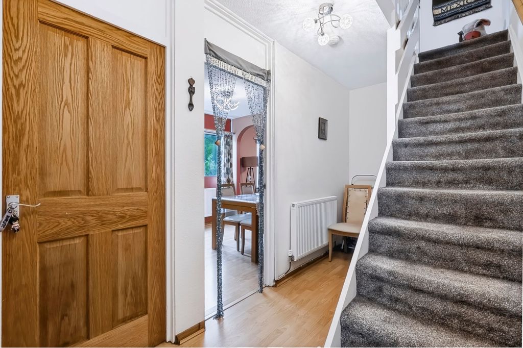 Property photo 2 of 27
