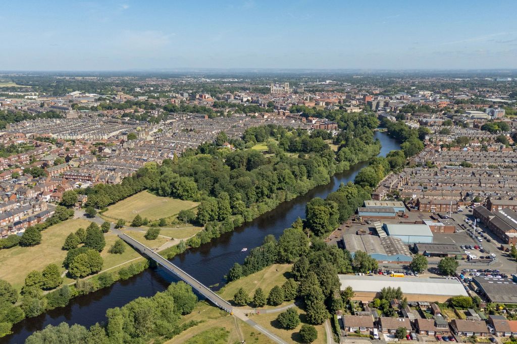 Property photo 3 of 23