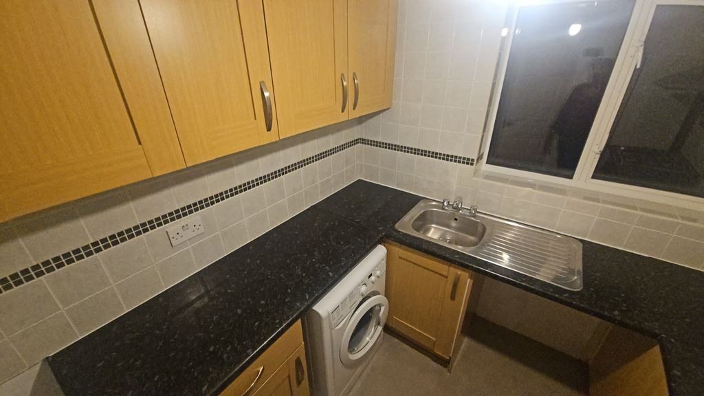 Property photo 1 of 9 Kitchen