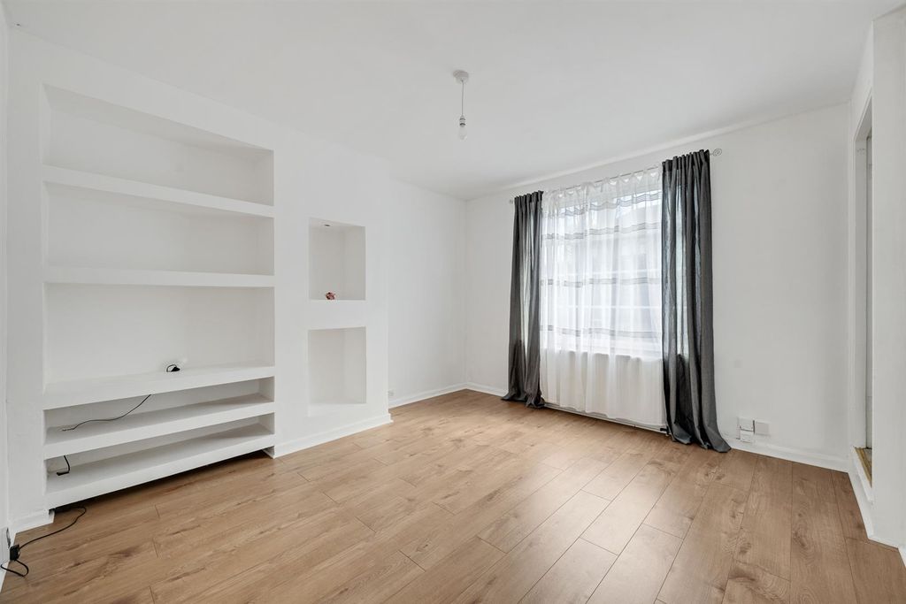 Property photo 2 of 18 Living Room