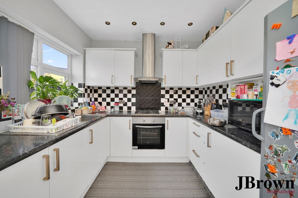 Property photo 3 of 25