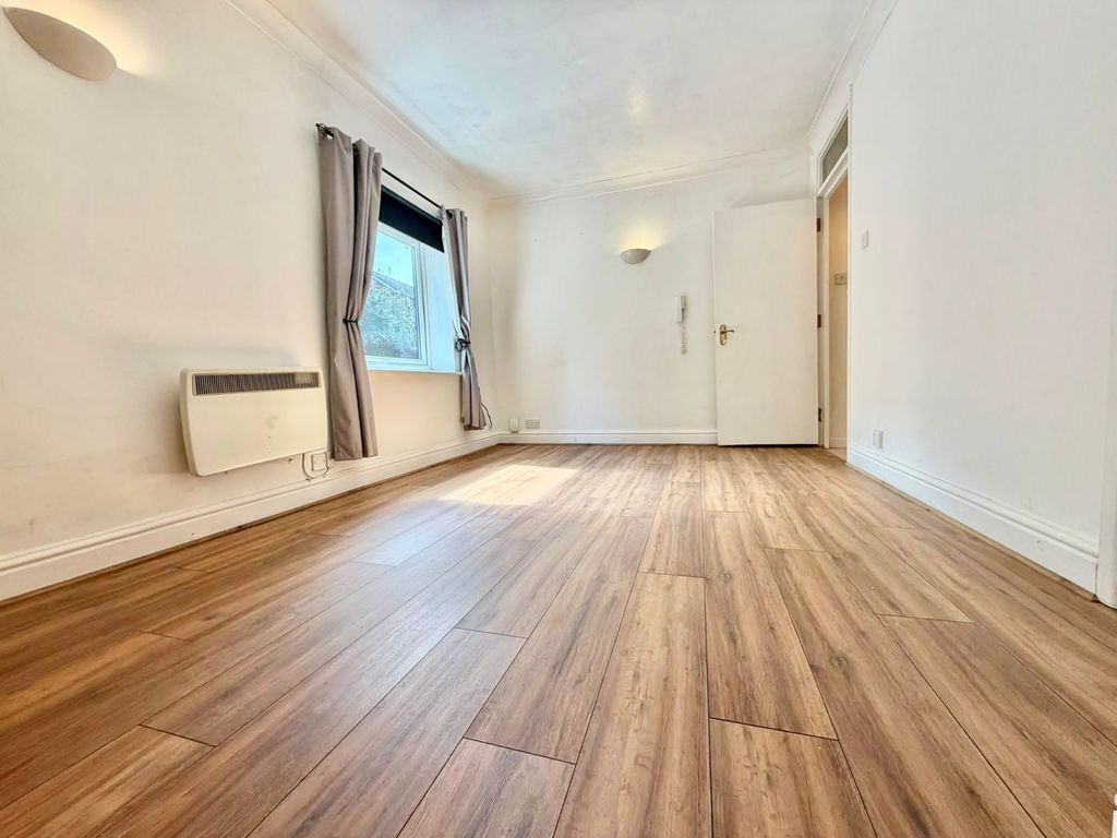 Property photo 3 of 7 Picture No. 21