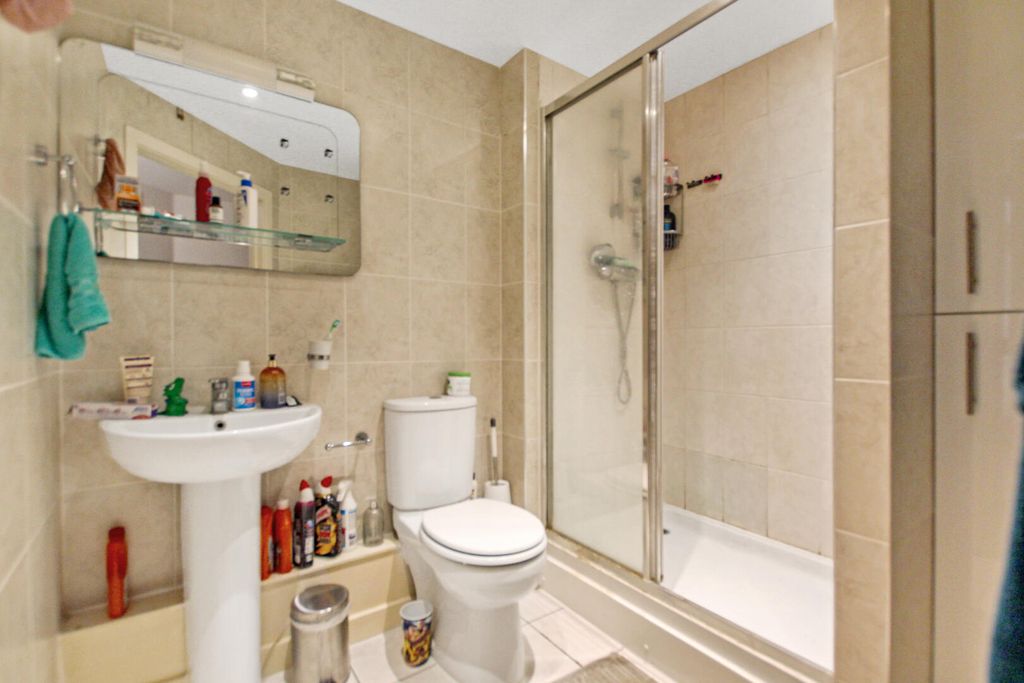 Property photo 3 of 7 Bathroom
