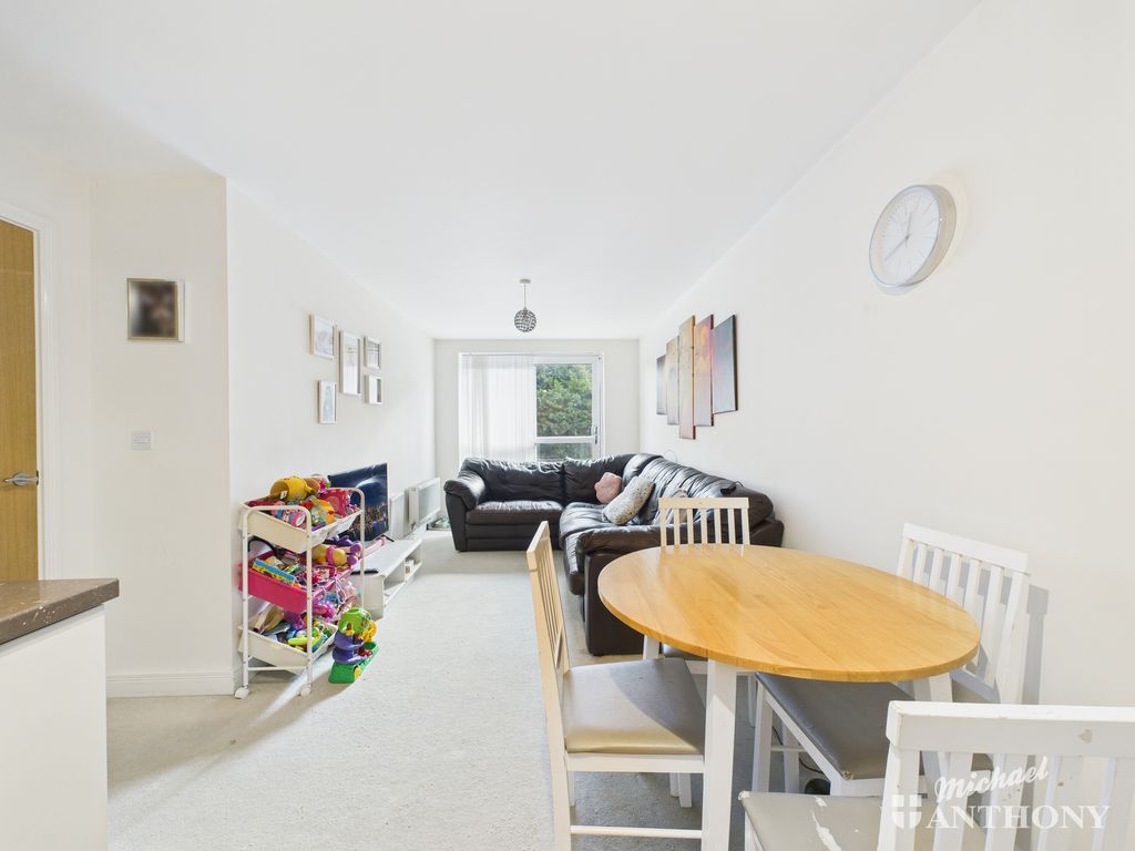 Property photo 3 of 13 Cam02773G0-Pr0360-Still013