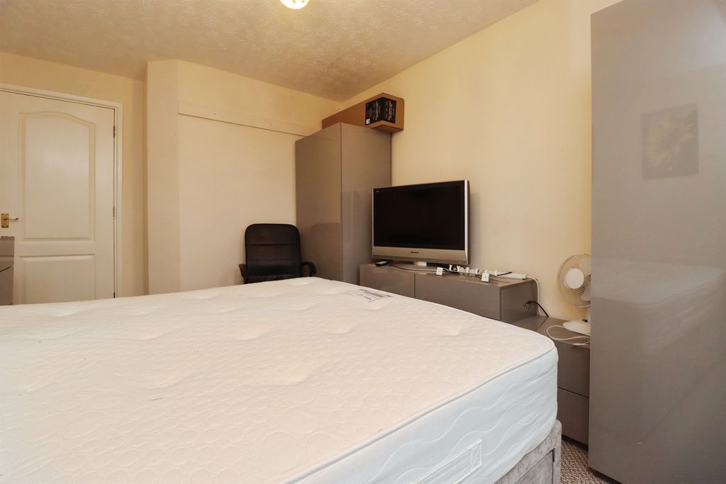 Additional image 14 of 2 bed flat for saleHigh Street, Rothwell, Kettering NN14