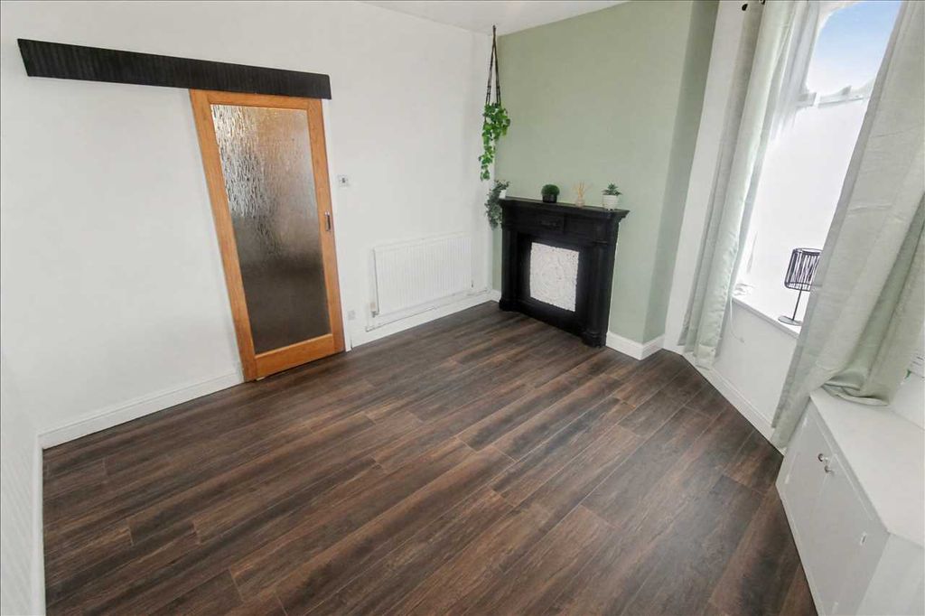 Property photo 2 of 18 Lounge