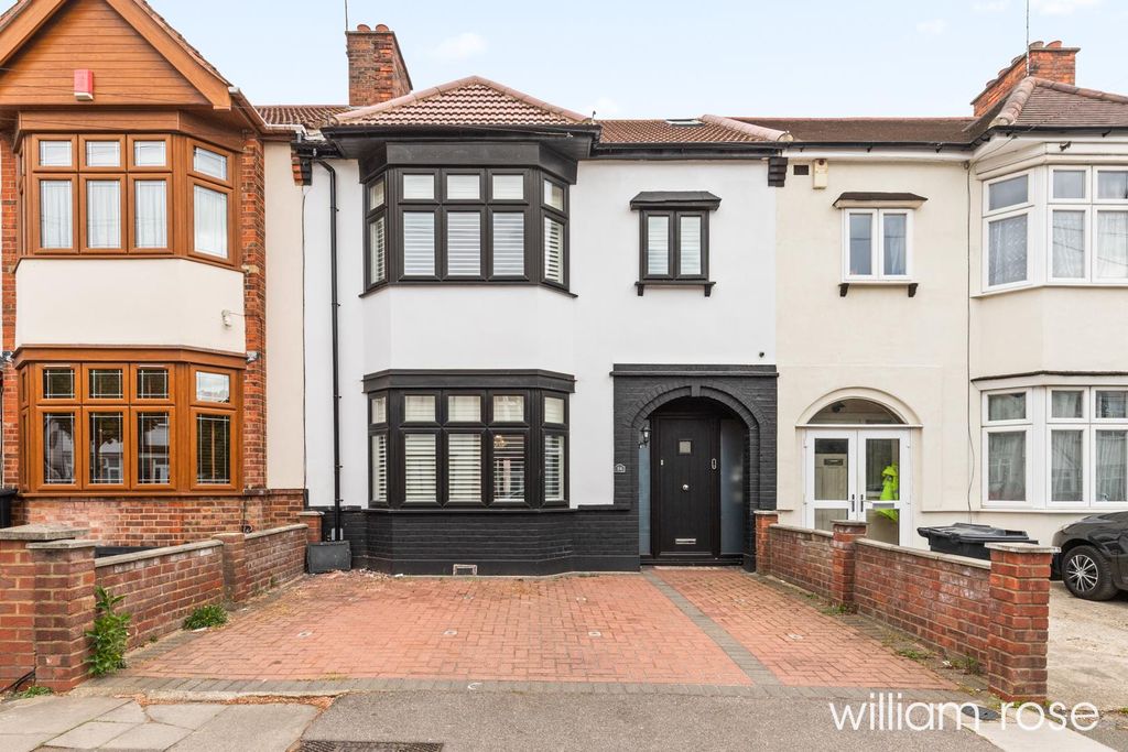 Property photo 1 of 21 Crownfieldavenue_39.Jpg