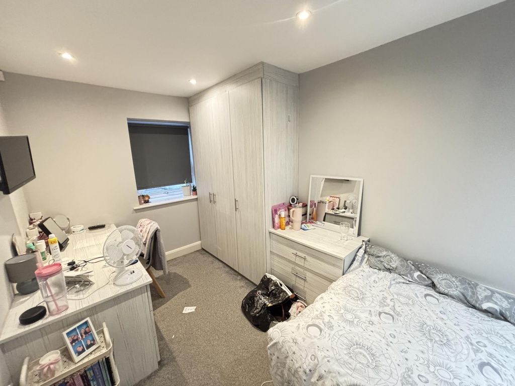 Property photo 3 of 13 A Cozy And Well-Maintained Bedroom Featuring A Bed...