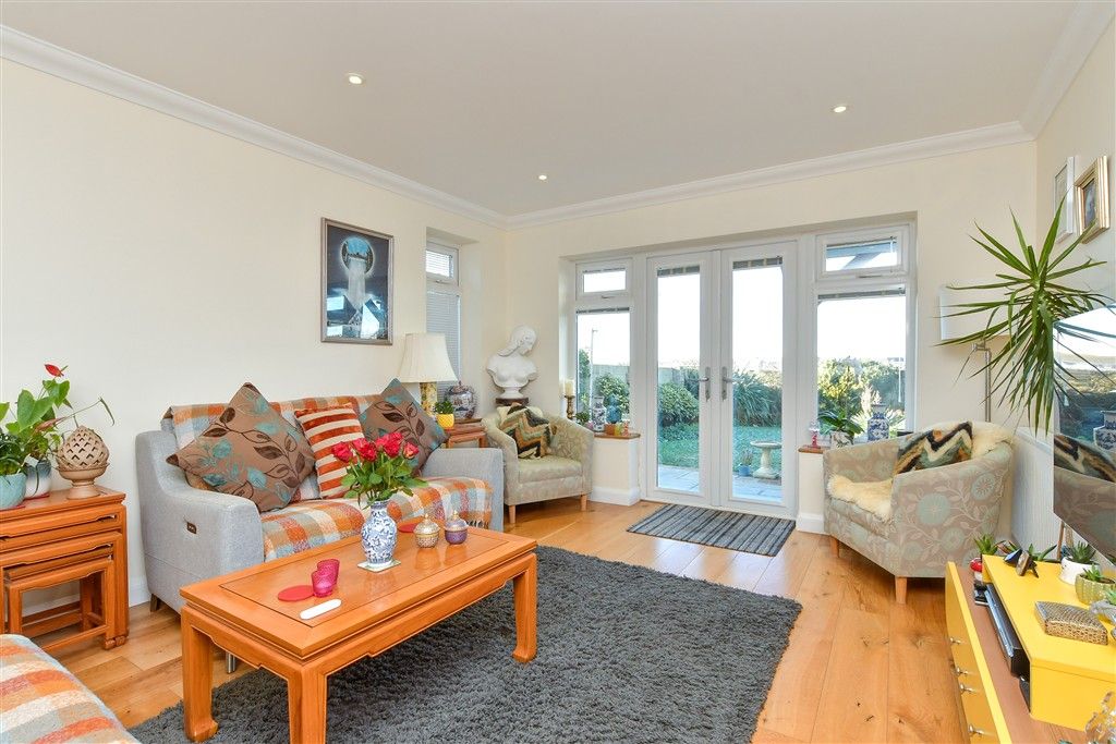 Property photo 2 of 13 Lounge