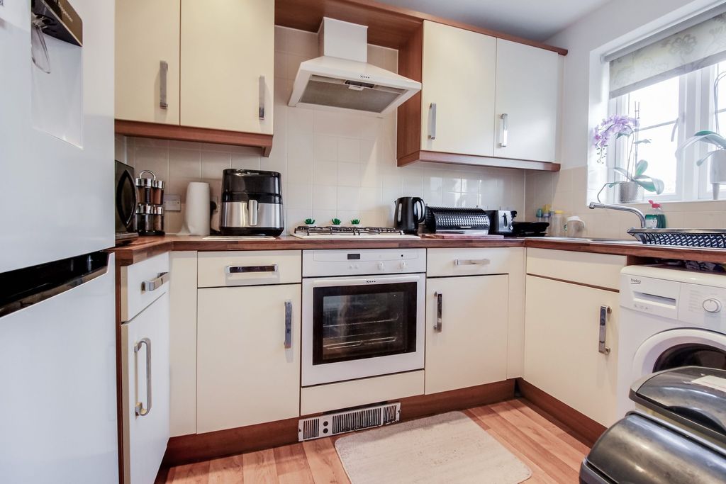 Property photo 2 of 8