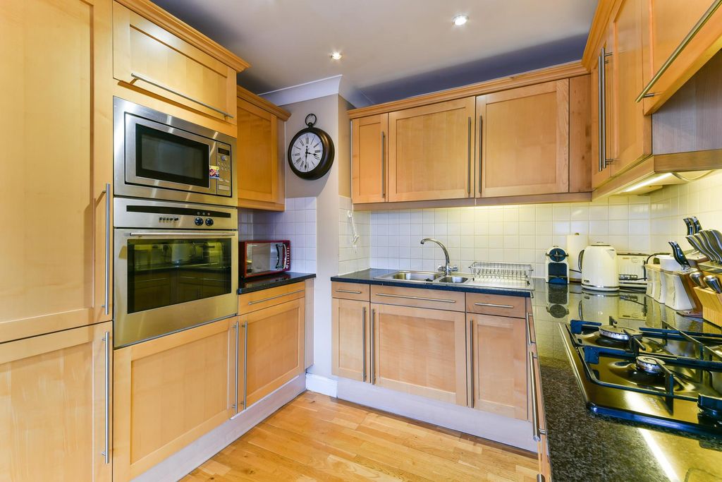 Property photo 3 of 11