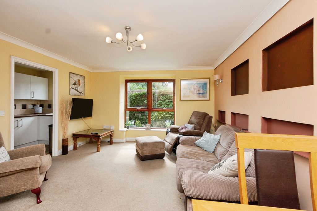 Property photo 2 of 17 Photo