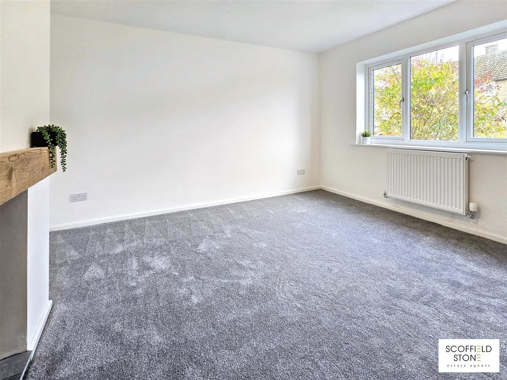 Property photo 2 of 23 Lounge