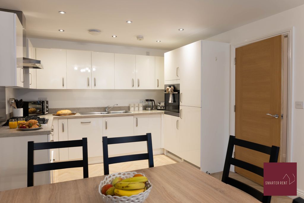 Additional image 7 of 3 bed flat to rentWillow House, Hook RG27