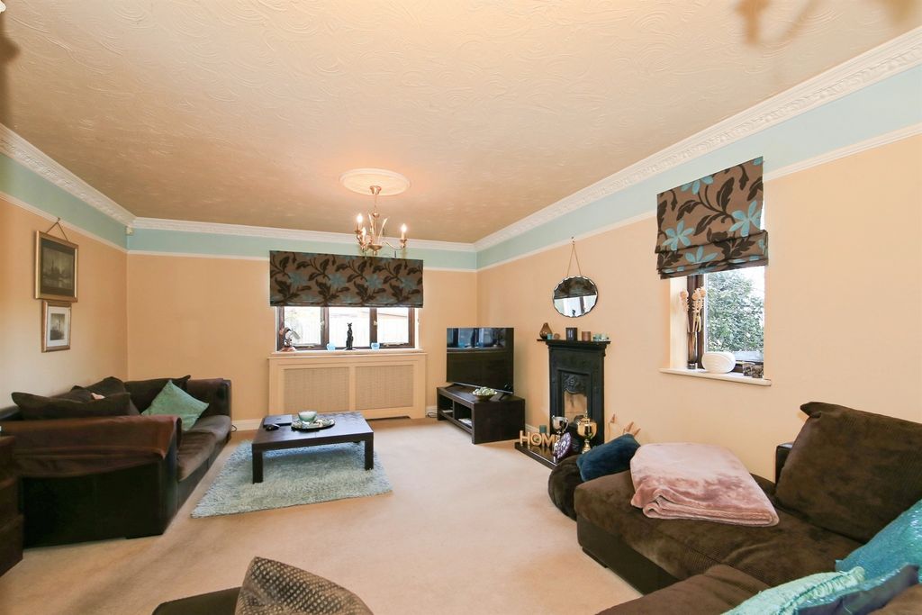 Property photo 2 of 20