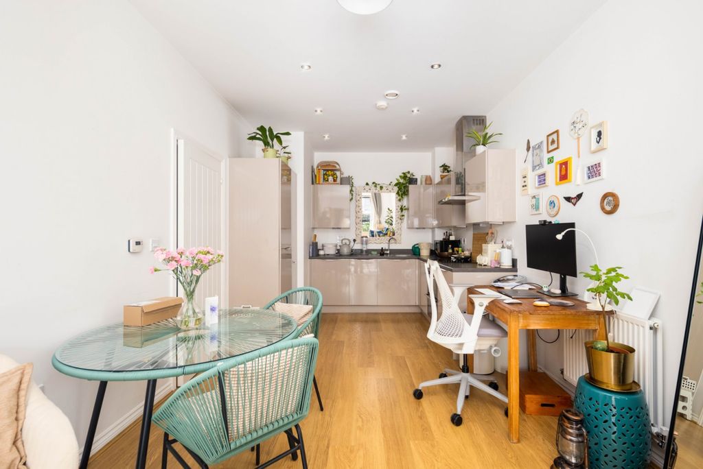 Property photo 3 of 16 Reception