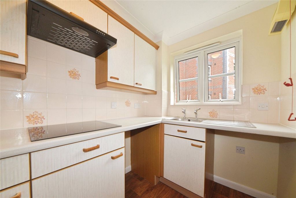Property photo 3 of 11 Picture No. 12