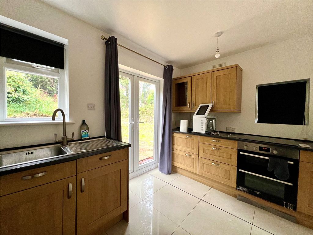 Property photo 3 of 12 Kitchen