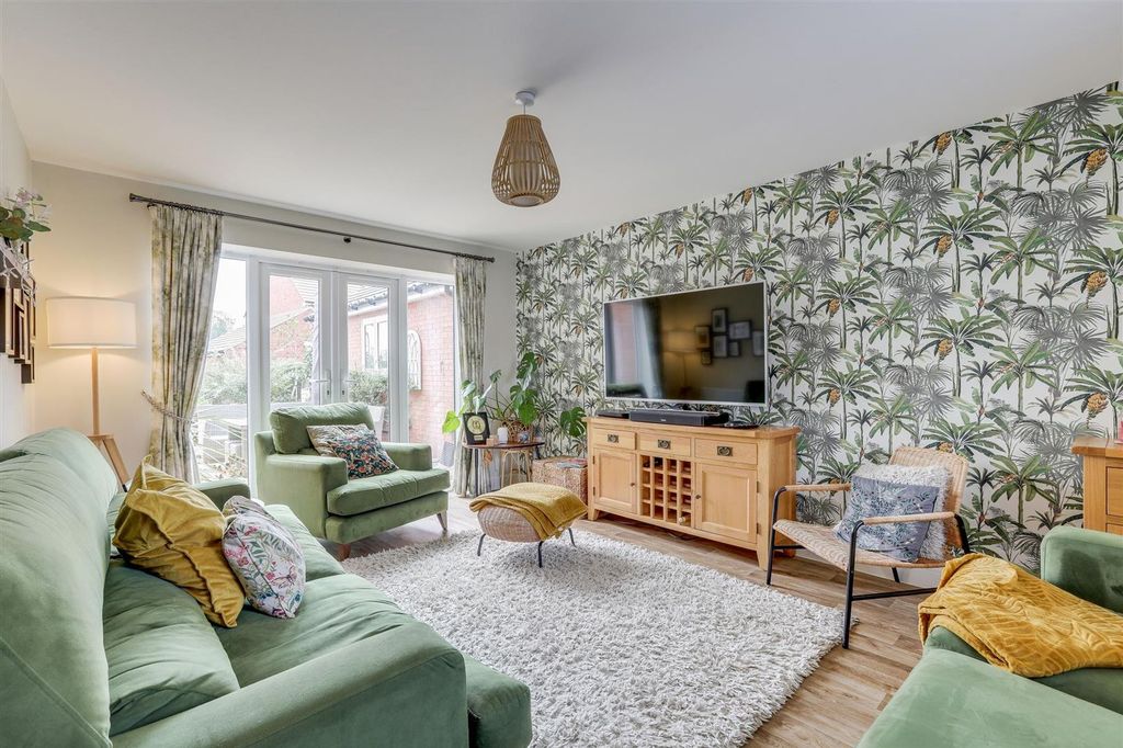 Property photo 2 of 33