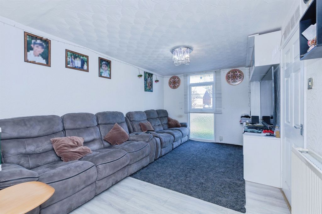 Property photo 3 of 18