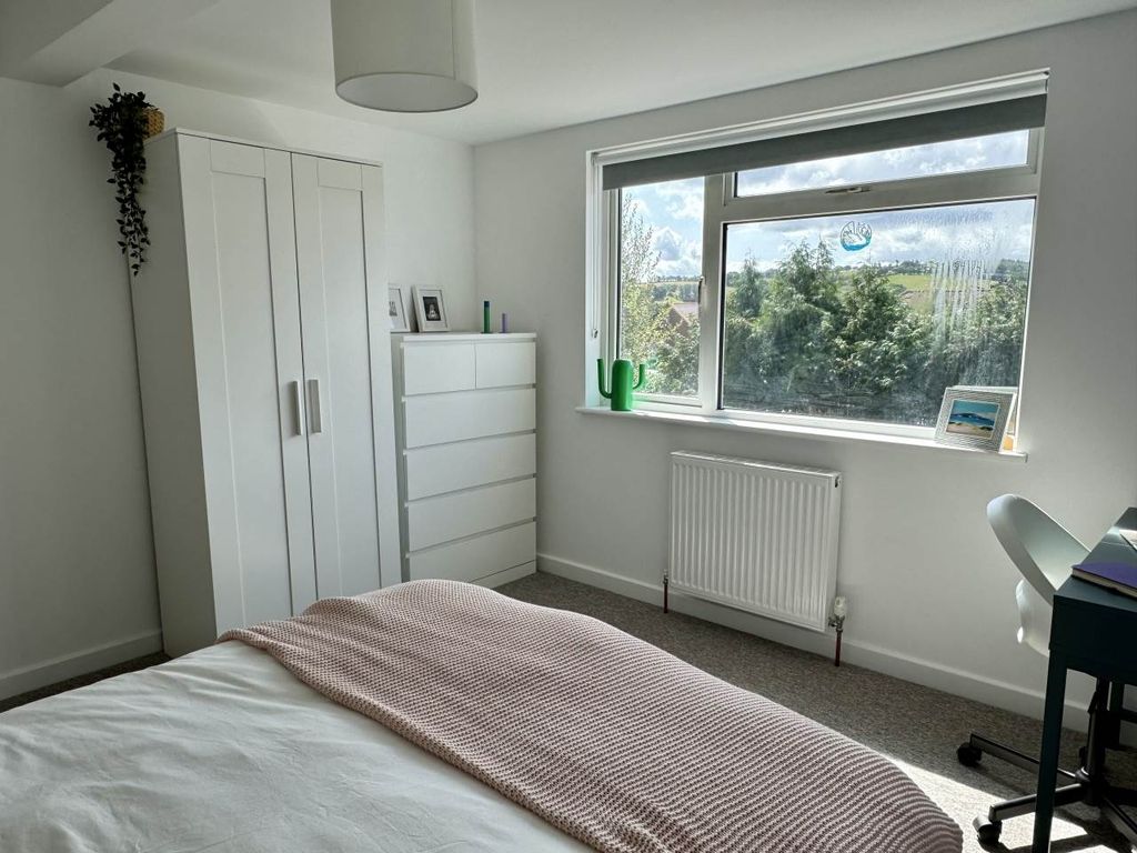 Property photo 2 of 12 Room 4