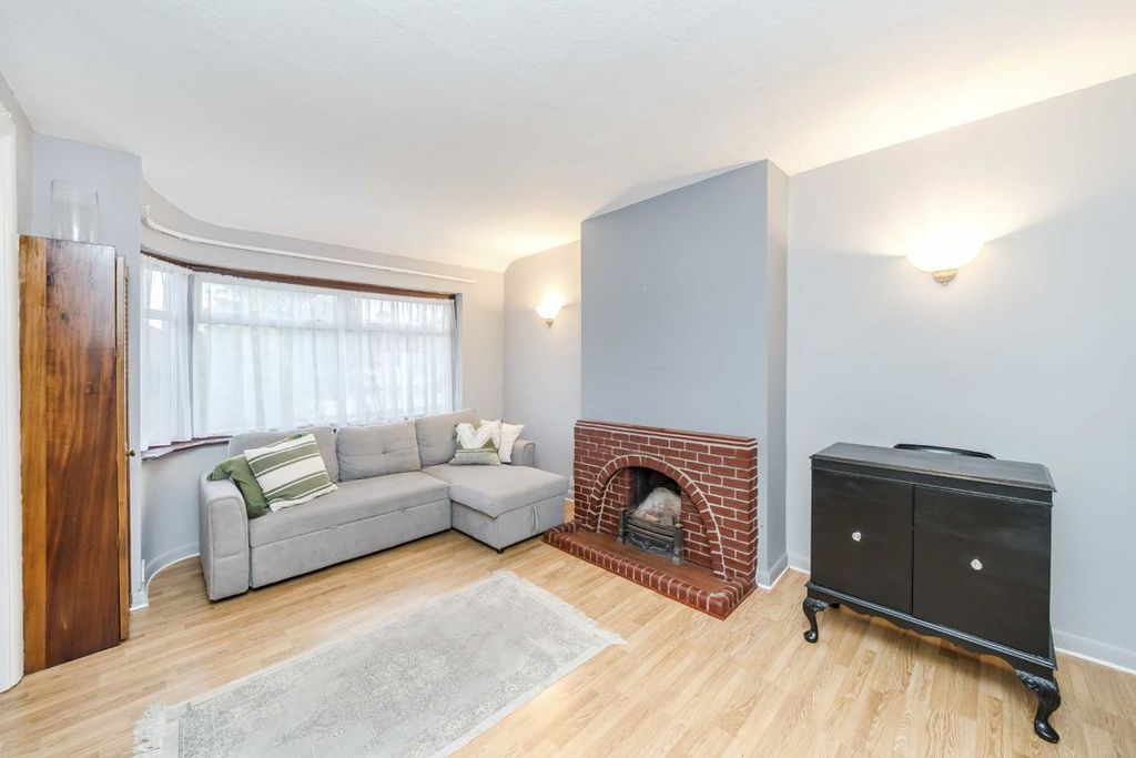 Property photo 2 of 6