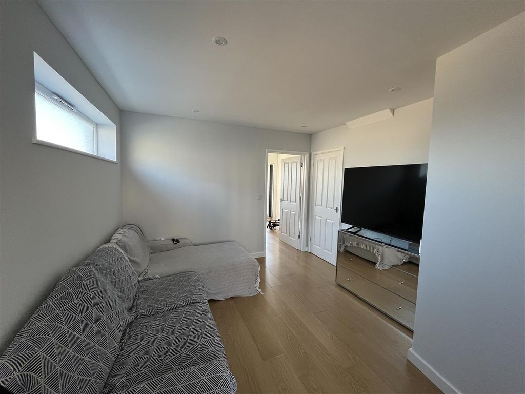 Property photo 2 of 14 20251125_115659354_Ios.Jpg