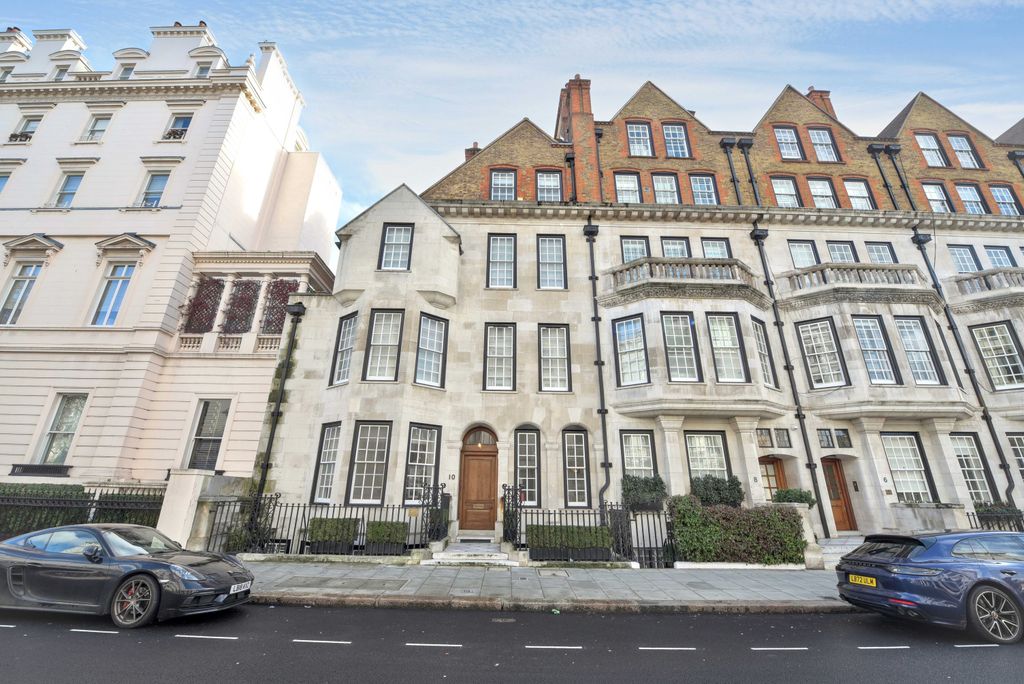 Property photo 1 of 26 Flat 1, 10 Eaton Gate, Belgravia, Sw1W 9Bj