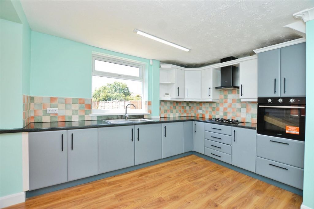 Property photo 2 of 25 Kitchen
