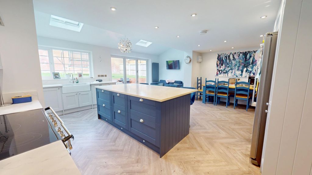 Property photo 2 of 32 3868376