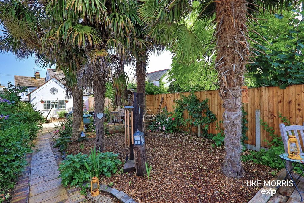 Property photo 2 of 27