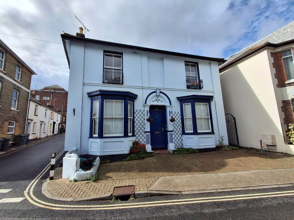 Property photo 1 of 6
