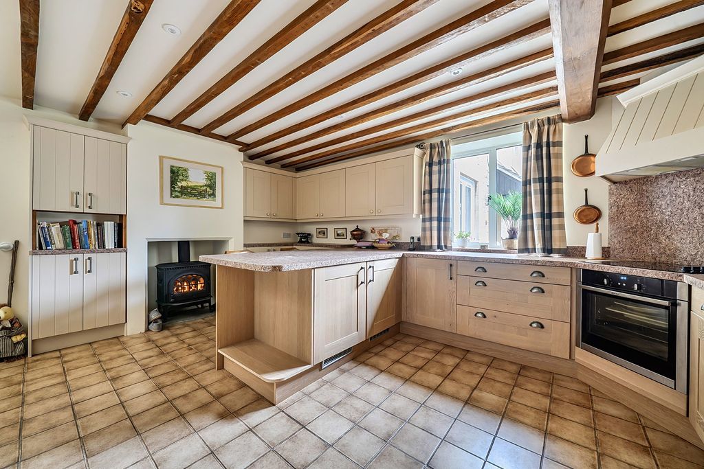 Property photo 2 of 21