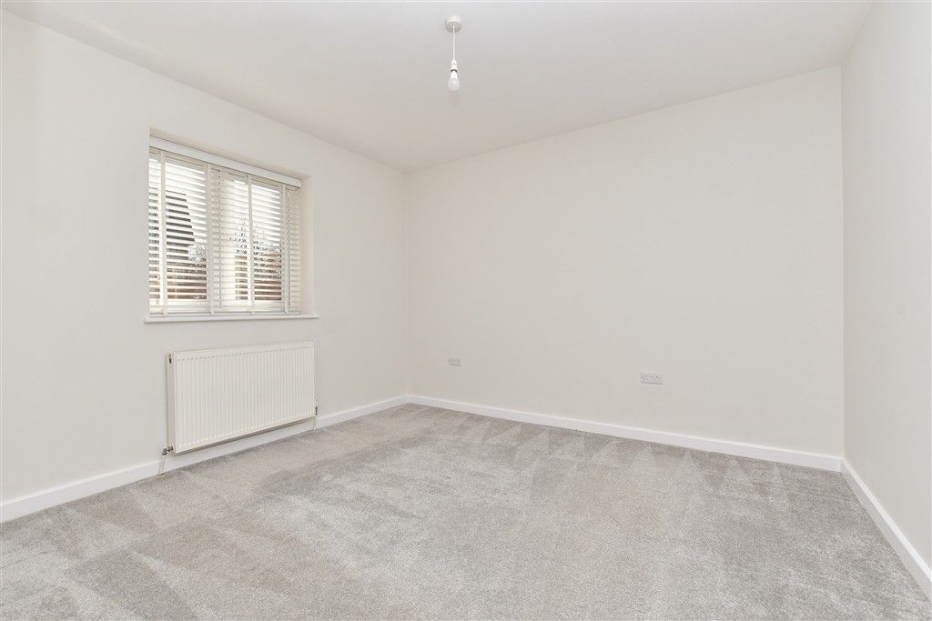 Property photo 1 of 18 Bedroom 1