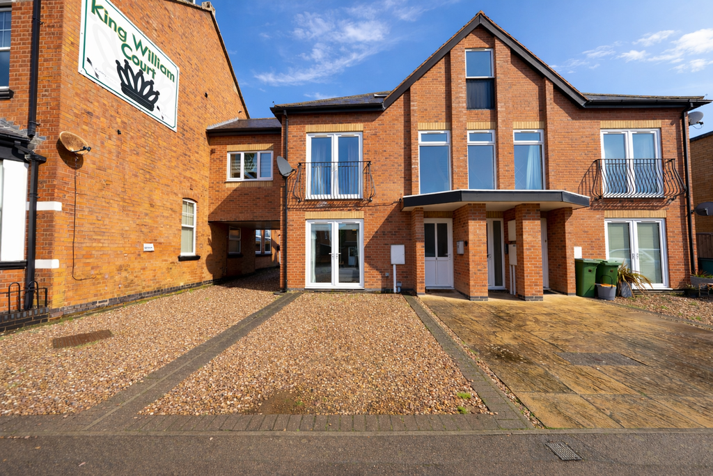 Property photo 2 of 11 Front