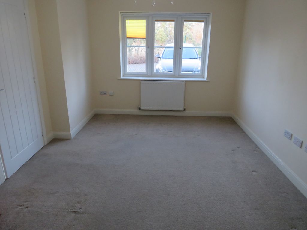 Property photo 3 of 17 Living Room