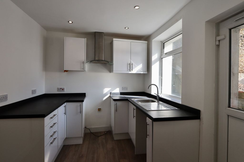 Property photo 3 of 31
